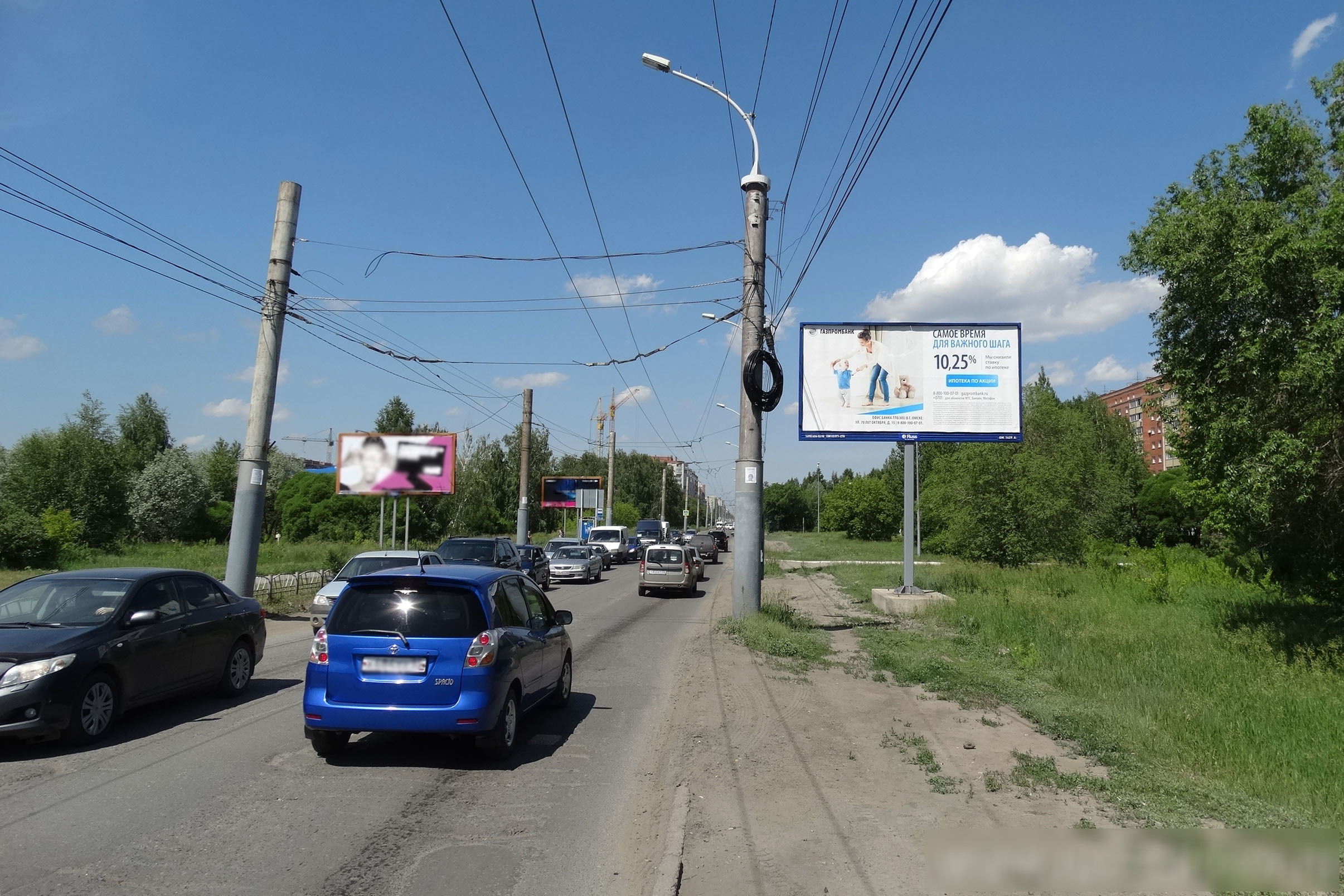 Фотография рекламного носителя, тип: Билборд 3x6, адрес: Комарова пр-т. Х Архитекторов б-р., Омск, Омская область, Россия. Сторона А №609872