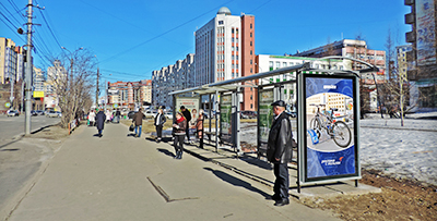Фотография рекламного носителя, тип: Остановка 1.8x1.2, адрес: Воскресенская ул., д.6, поз.1, Архангельск, Архангельская область, Россия. Сторона Б2 №721279