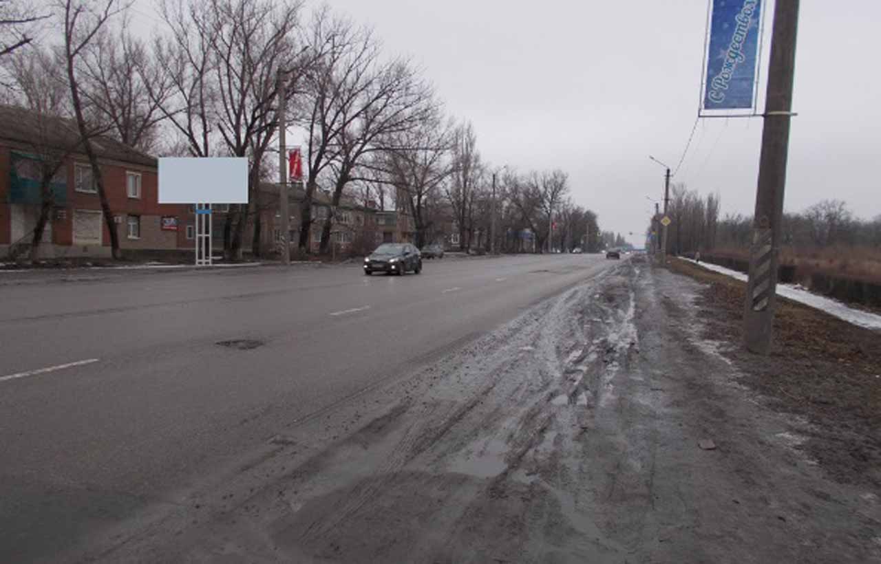 Фотография рекламного носителя, тип: Билборд 3x6, адрес: Харьковская ул., д.56, на 891 км + 750 м, Новошахтинск, Ростовская область, Россия. Сторона Б №1093607