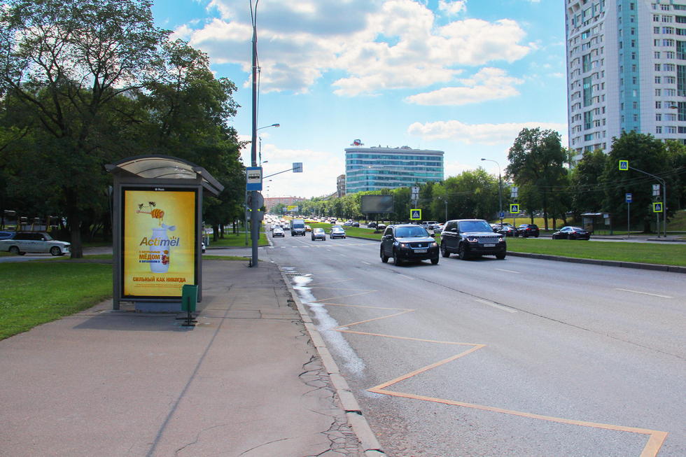 Фотография рекламного носителя, тип: Остановка 1.8x1.2, адрес: 60-летия Октября пр-т. Х Ферсмана ул., Москва, Россия. Сторона Б №334962