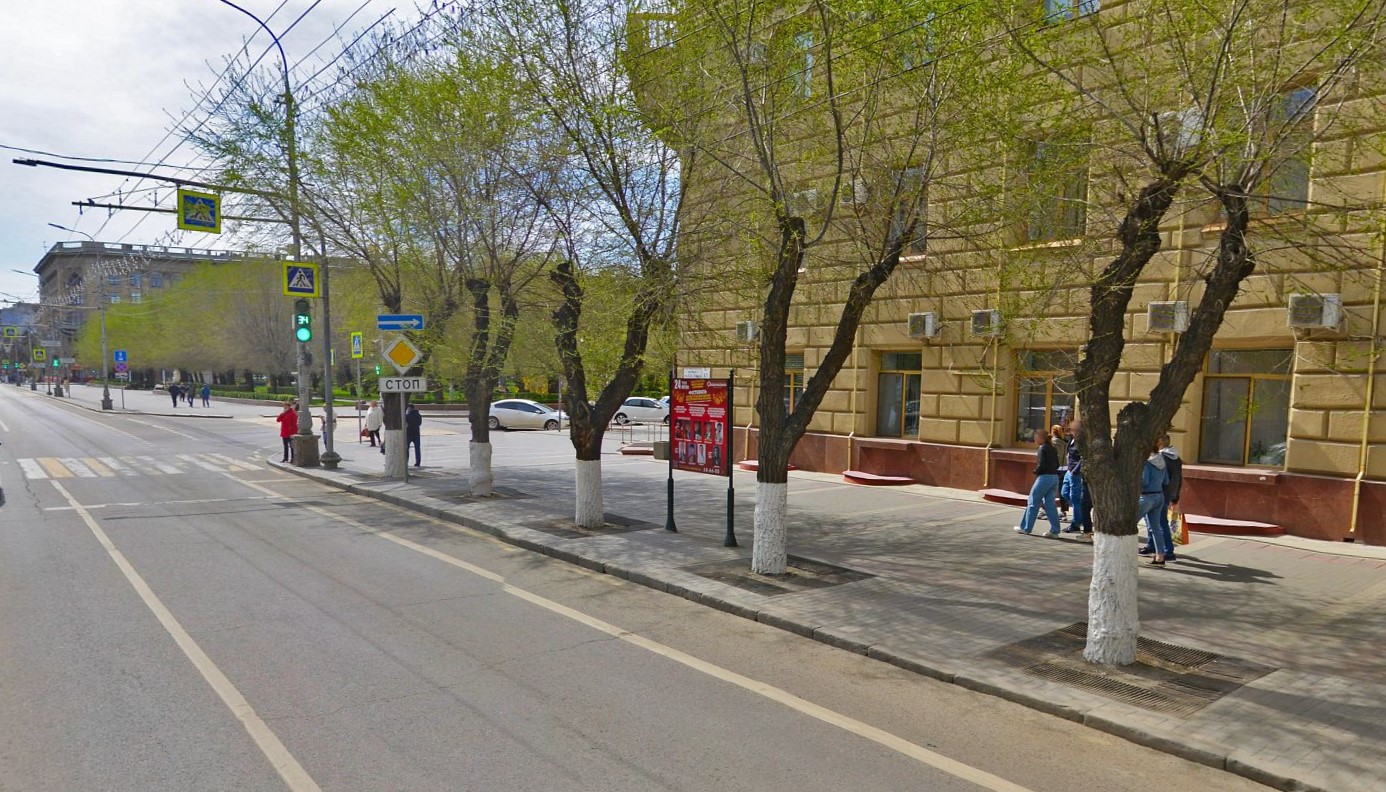 Фотография рекламного носителя, тип: Уличный информационный стенд, адрес: В.И. Ленина пр-т., Кукольный театр, Волгоград, Волгоградская область, Россия. Сторона A №1077963