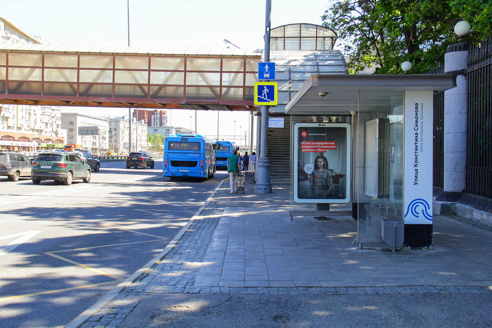 Фотография рекламного носителя, тип: Остановка 1.8x1.2, адрес: Ленинградский пр-т., ост. Константина Симонова ул., Москва, Россия. Сторона А №334451