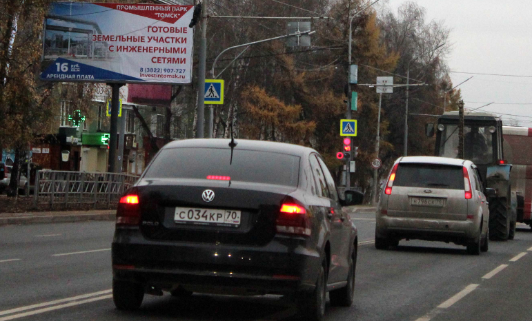 Фотография рекламного носителя, тип: Билборд 3x6, адрес: Красноармейская ул., д.117А Х Учебная ул., Томск, Томская область, Россия. Сторона В №296241