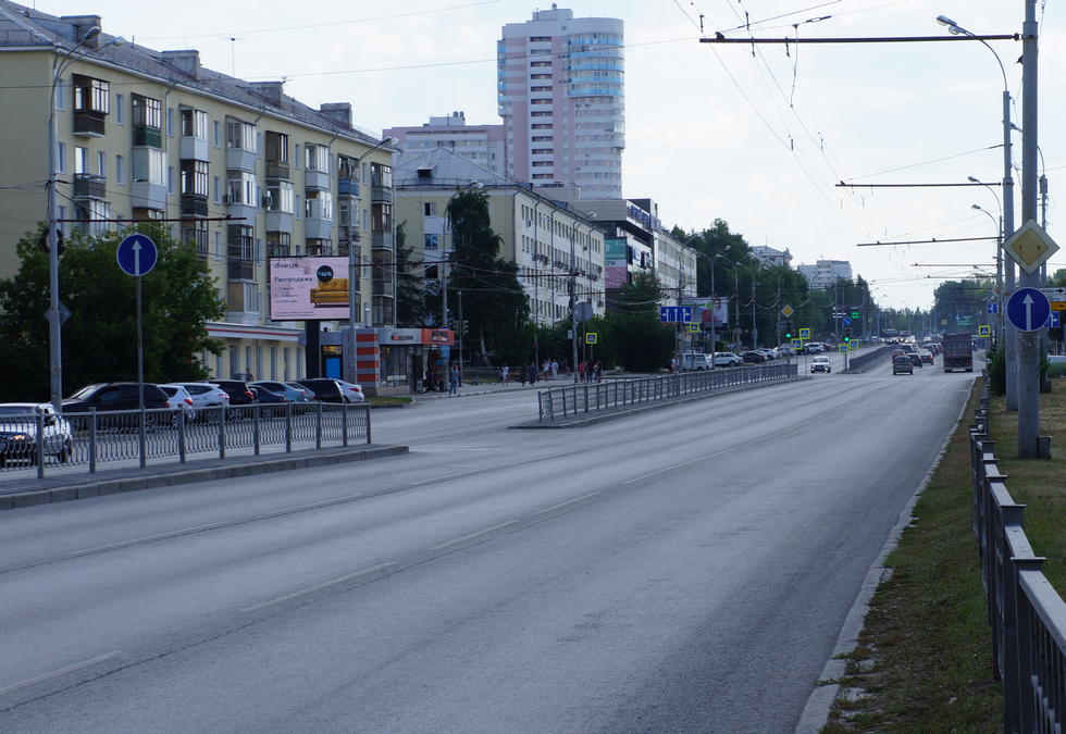 Фотография рекламного носителя, тип: Ситиборд 2.7x3.7, адрес: Космонавтов пр-т., д.58, Екатеринбург, Свердловская область, Россия. Сторона Б1 №979207