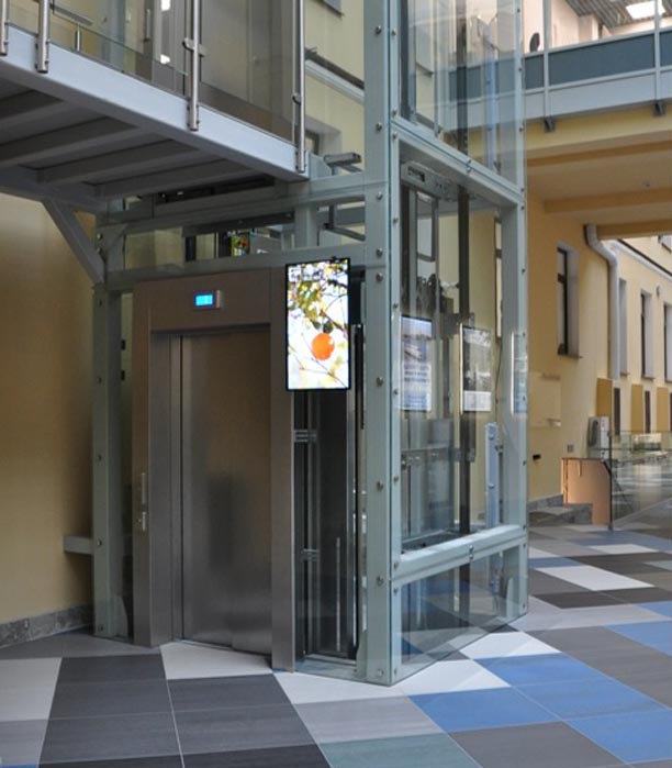 Фотография рекламного носителя, тип: Видеоэкран, адрес: Бизнес-центр «65_Пономарев центр», Малая Морская ул., д.18, Санкт-Петербург, Россия. Сторона/вариант A №975762