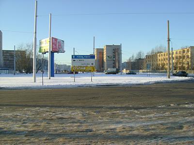 Фотография рекламного носителя, тип: Дорожный указатель, адрес: Мира пр-т. Х Корсунова ул., кольцевая развязка, поз.2, Великий Новгород, Новгородская область, Россия. Сторона A №397399