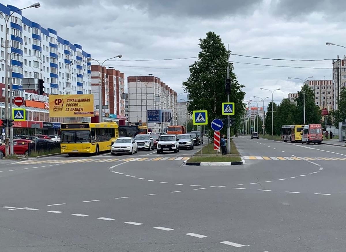 Фотография рекламного носителя, тип: Билборд 3x6, адрес: Комсомольский пр-т., д.19, поз.1, Сургут, Ханты-Мансийский автономный округ – Югра, Россия. Сторона Б №959973