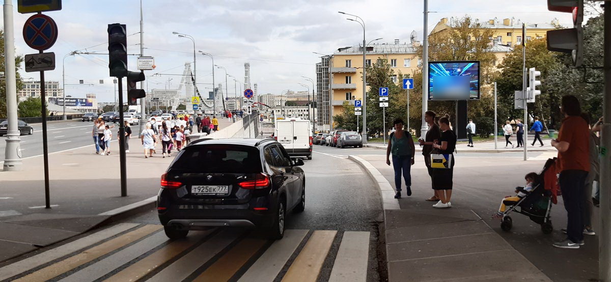 Фотография рекламного носителя, тип: Ситиборд 2.7x3.7, адрес: Крымский пр-зд. Х Фрунзенская наб., д.2/1, Москва, Россия. Сторона A1-A10 №771340