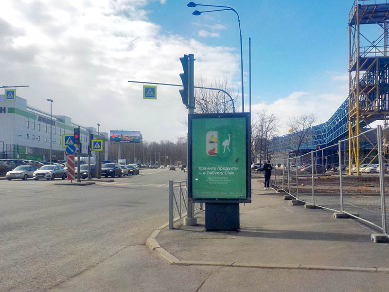 Фотография рекламного носителя, тип: Ситиформат 1.8x1.2, адрес: Уральская ул. Х Декабристов пер., поз.1, Санкт-Петербург, Россия. Сторона A №635731