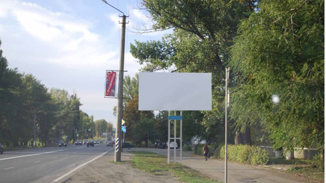 Фотография рекламного носителя, тип: Билборд 3x6, адрес: Харьковская ул., д.56, на 891 км + 750 м, Новошахтинск, Ростовская область, Россия. Сторона А №1093606