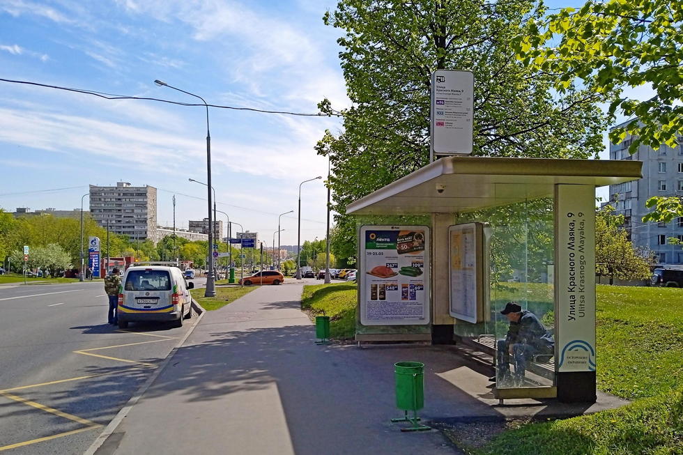 Фотография рекламного носителя, тип: Остановка 1.8x1.2, адрес: Красного Маяка ул., д.9, Москва, Россия. Сторона А №807426