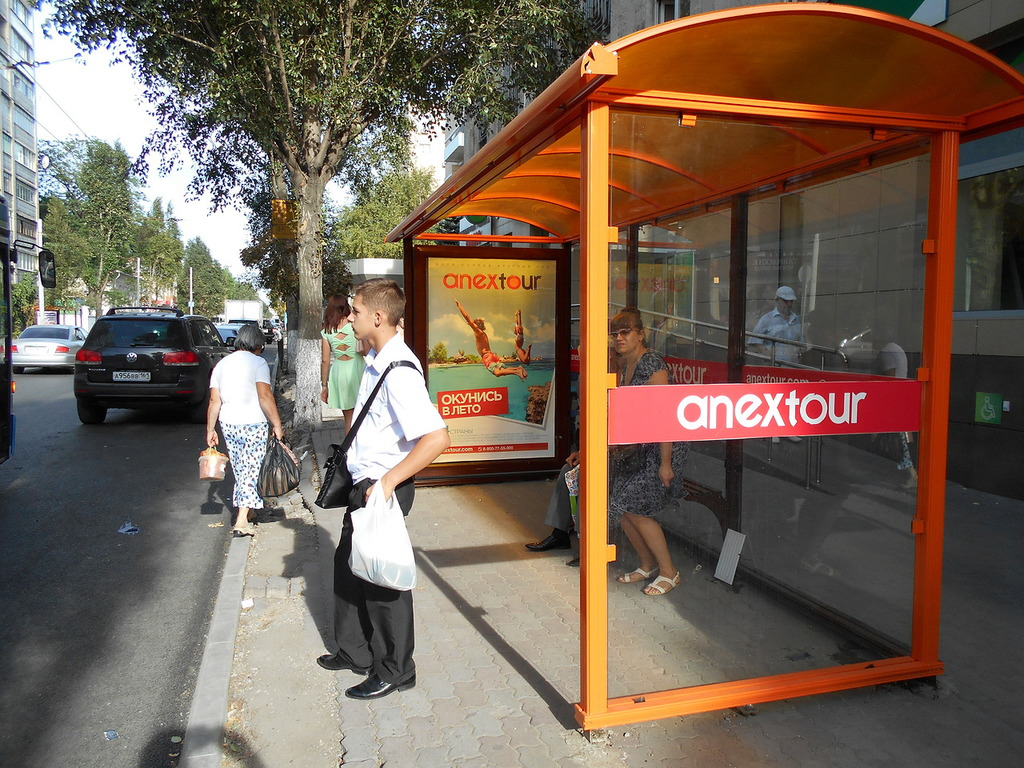 Фотография рекламного носителя, тип: Остановка 1.8x1.2, адрес: Советская ул., ост. ПролетР "3-я линия", Ростов-на-Дону, Ростовская область, Россия. Сторона А1-А5 №635653