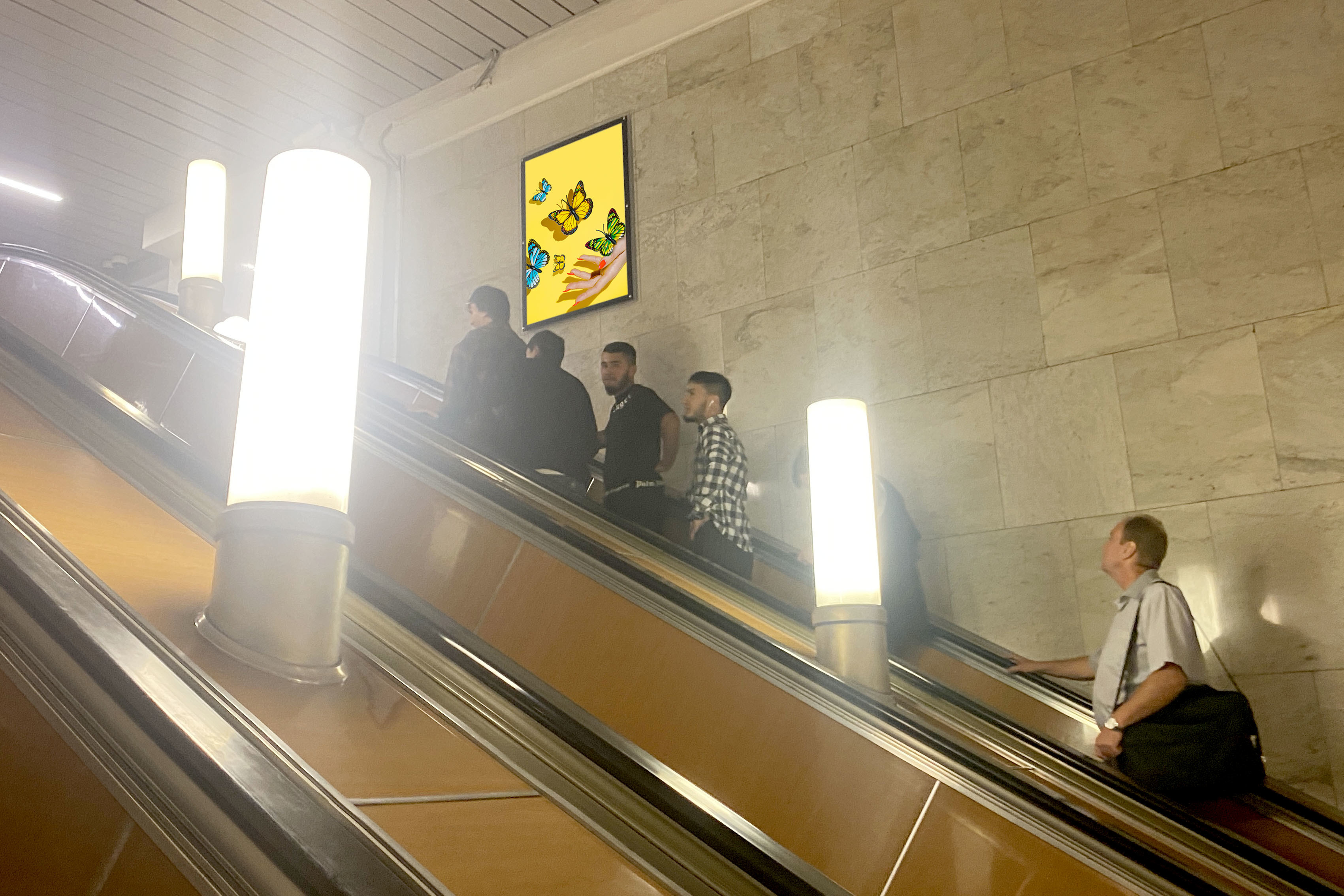 Фотография рекламного носителя, тип: Кристалайт, адрес: Станция метро «Тушинская», линия Таганско-Краснопресненская, Москва, Россия. Сторона/вариант №1001891