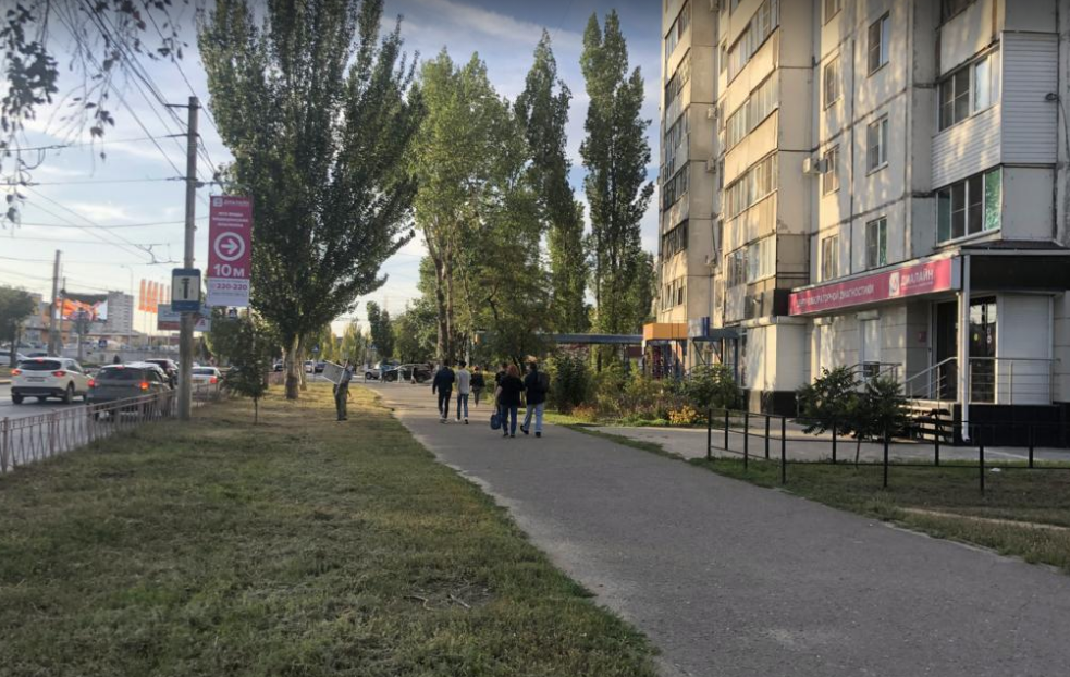 Фотография рекламного носителя, тип: Панель-кронштейн, адрес: 30-летия Победы б-р., поз.2, Волгоград, Волгоградская область, Россия. Сторона А №1097252