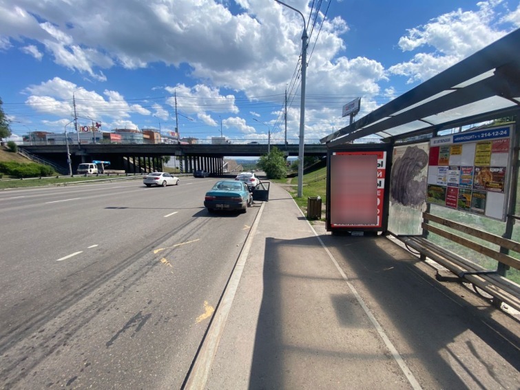 Фотография рекламного носителя, тип: Остановка 1.8x1.2, адрес: Авиаторов ул., ост. "Площадь Октябрьская", Красноярск, Красноярский край, Россия. Сторона А №780384