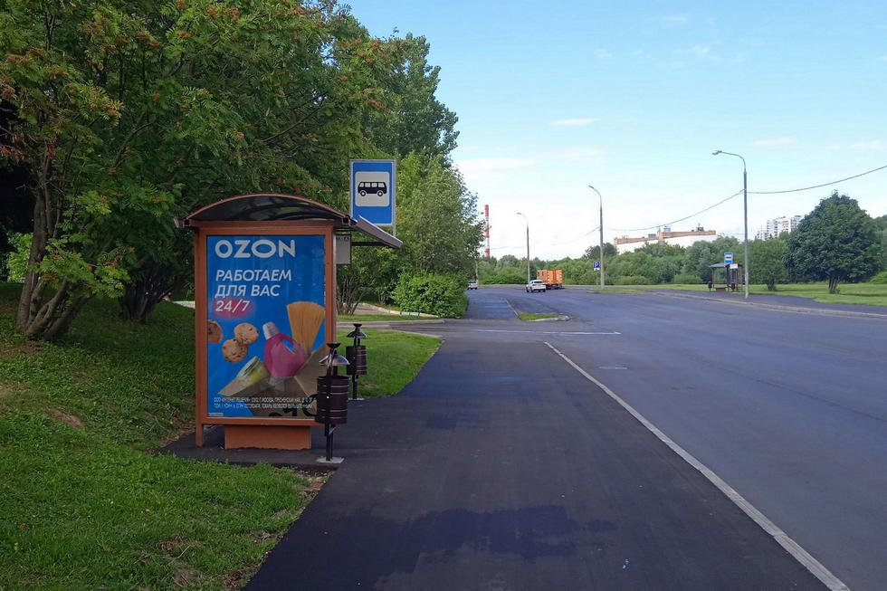 Фотография рекламного носителя, тип: Остановка 1.8x1.2, адрес: Приречная ул., ост. "Приречная ул.", поз.1, Москва, Россия. Сторона Б №932085