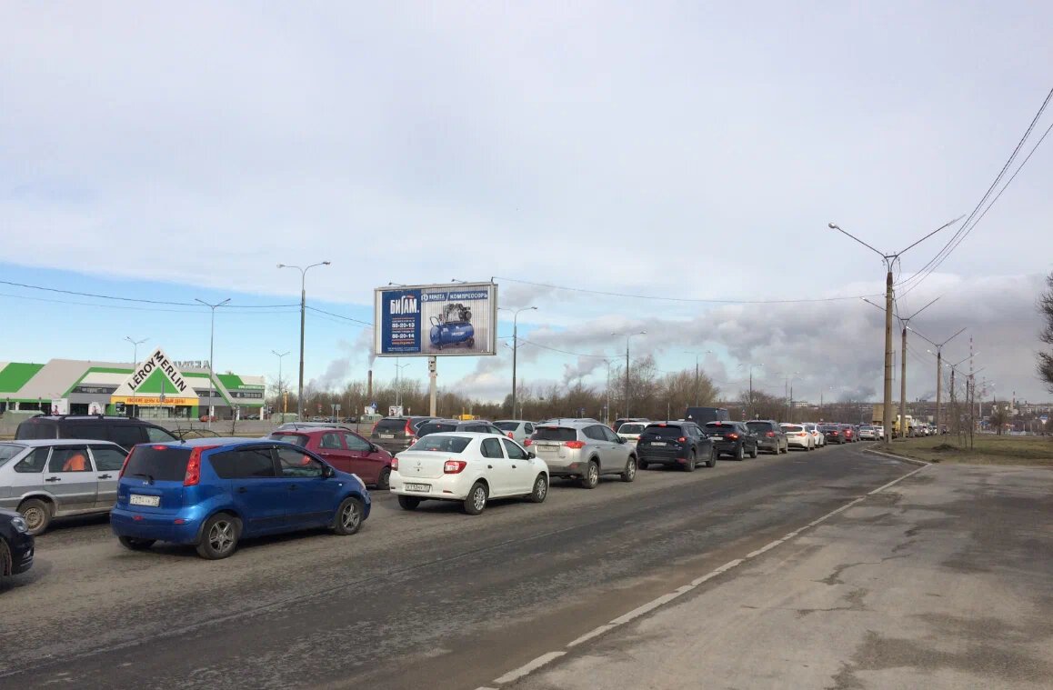 Фотография рекламного носителя, тип: Билборд 3x6, адрес: Октябрьский пр-т., напротив остановки №1, Череповец, Вологодская область, Россия. Сторона 2A1-2A3 №629920