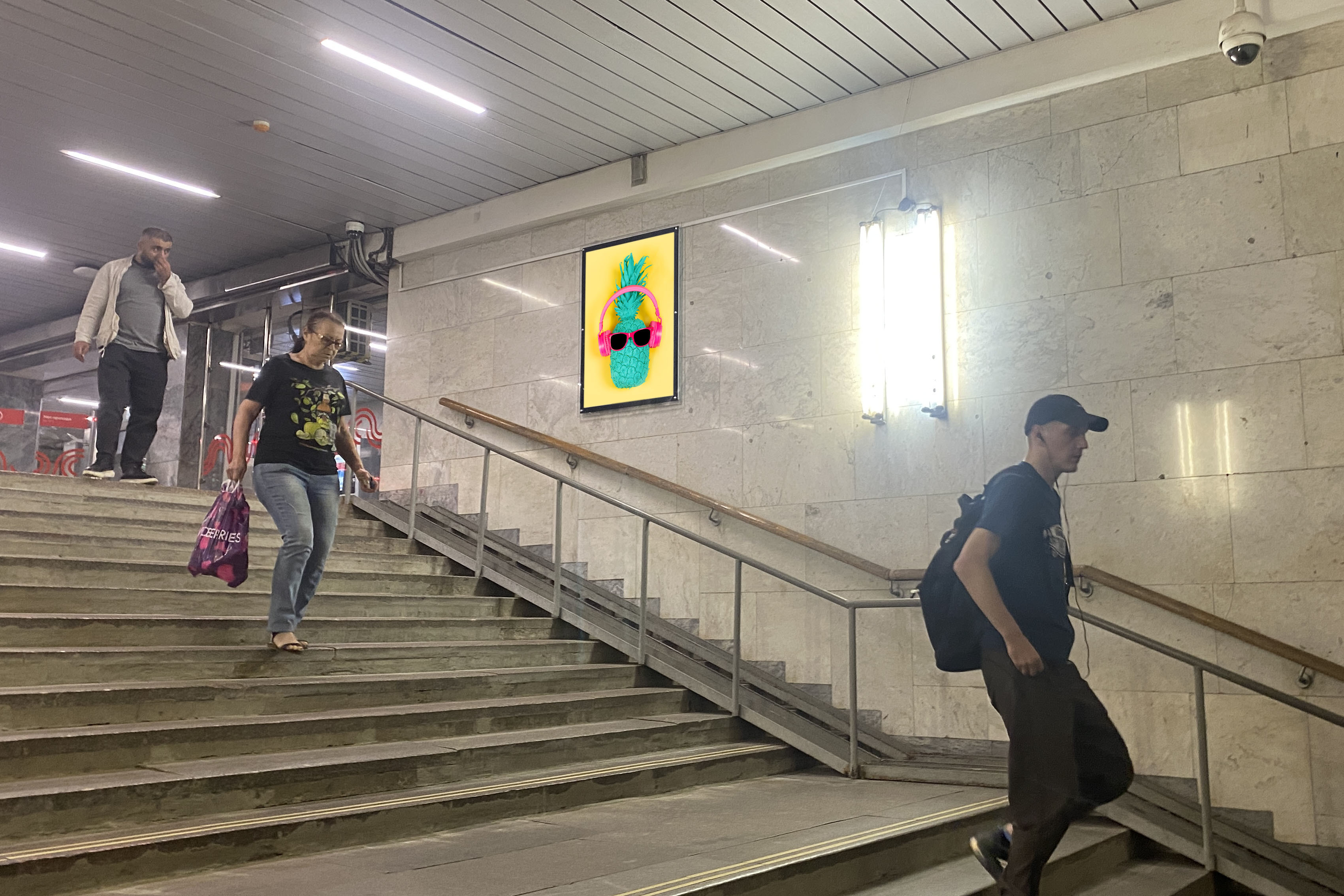 Фотография рекламного носителя, тип: Кристалайт, адрес: Станция метро «Тушинская», линия Таганско-Краснопресненская, Москва, Россия. Сторона/вариант №1001889