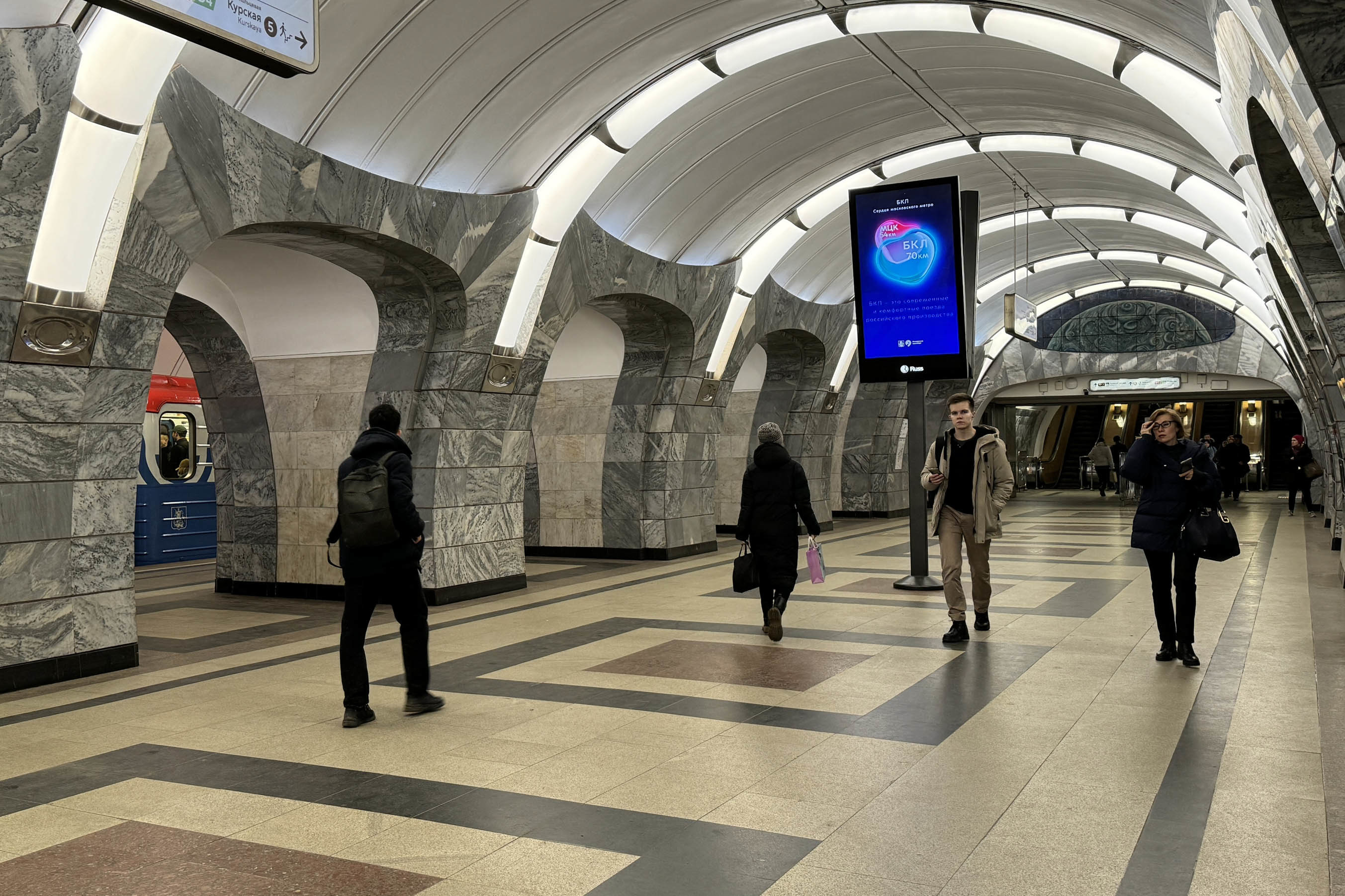 Фотография рекламного носителя, тип: Видеоэкран, адрес: Станция метро «Чкаловская», линия Люблинско-Дмитровская, Москва, Россия. Сторона/вариант А11-А20 №1075461