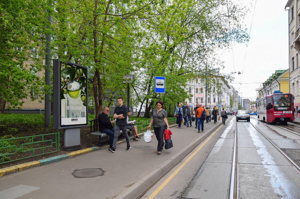 Фотография рекламного носителя, тип: Остановка 1.8x1.2, адрес: Бауманская ул., Москва, Россия. Сторона А №334620