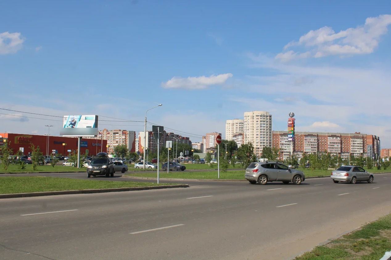 Фотография рекламного носителя, тип: Билборд 3x6, адрес: Алексеева ул., д.77, Красноярск, Красноярский край, Россия. Сторона Б1-Б3 №981353