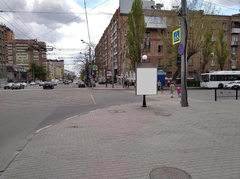 Фотография рекламного носителя, тип: Ситиформат 1.8x1.2, адрес: Красноармейская ул. Х Ворошиловский пр-т., Ростов-на-Дону, Ростовская область, Россия. Сторона А №943740