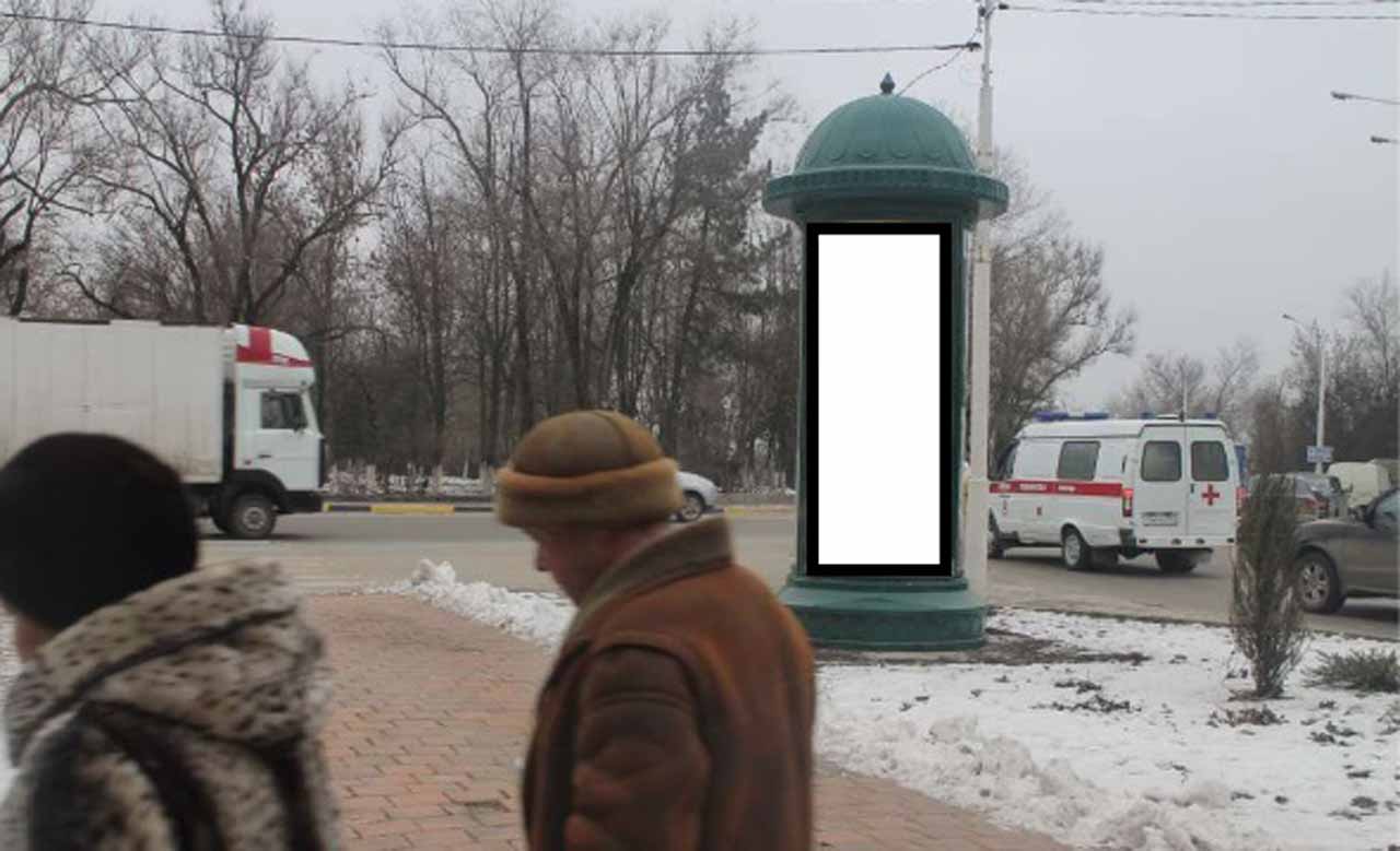 Фотография рекламного носителя, тип: Пиллар 3x1.4, адрес: Ермака пр-т., Троицкая пл., Новочеркасск, Ростовская область, Россия. Сторона С №1093378