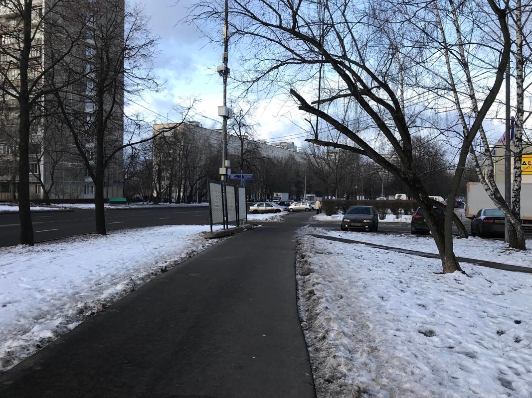 Фотография рекламного носителя, тип: Афиша 1.75x1.8, адрес: Матвеевская ул., д.18, корп.1, стенд 1, Москва, Россия. Сторона А2 №865406