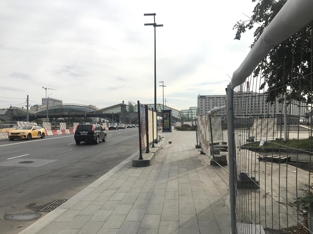 Фотография рекламного носителя, тип: Афиша 1.75x1.8, адрес: Бережковская наб., Европы пл., поз.2, стенд 3, Москва, Россия. Сторона А2 №886532