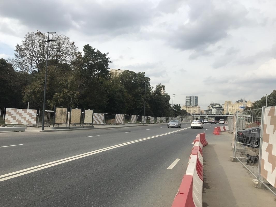 Фотография рекламного носителя, тип: Афиша 1.75x1.8, адрес: Бережковская наб., Европы пл., поз.2, стенд 3, Москва, Россия. Сторона А1 №886531