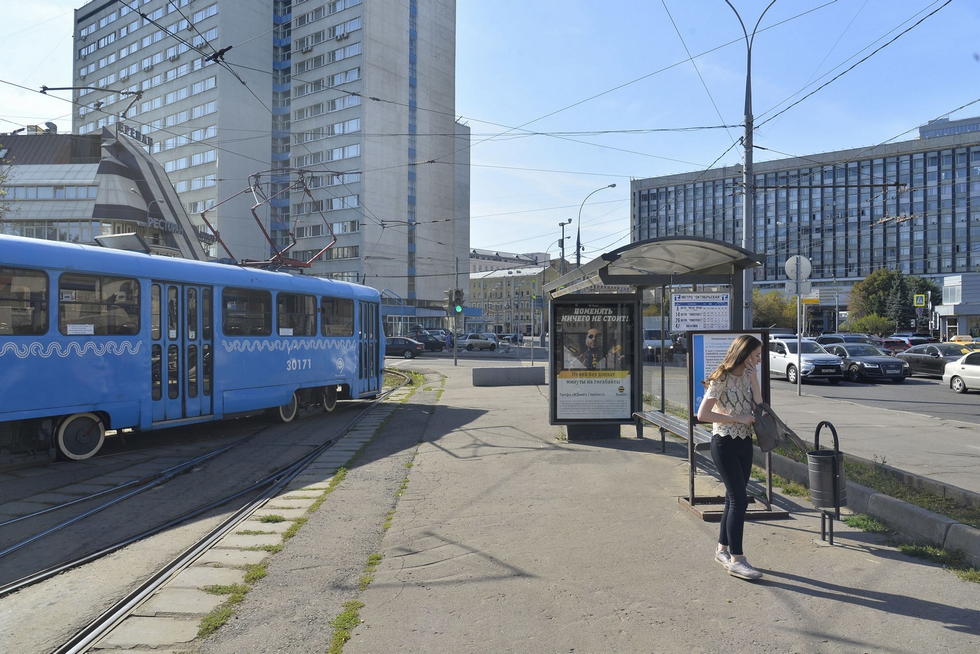 Фотография рекламного носителя, тип: Остановка 1.8x1.2, адрес: Шаболовка ул., Москва, Россия. Сторона А №334343