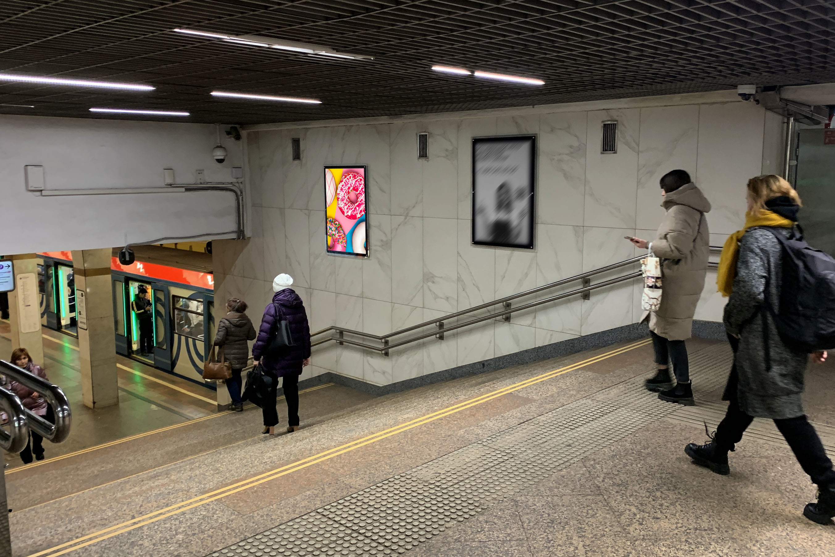 Фотография рекламного носителя, тип: Кристалайт, адрес: Станция метро «Пролетарская», линия Таганско-Краснопресненская, Москва, Россия. Сторона/вариант №1001884