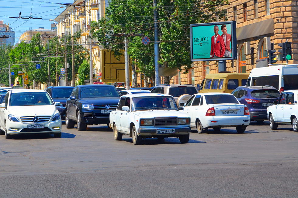Фотография рекламного носителя, тип: Ситиборд 2.7x3.7, адрес: Ленина пр-т. Х Комсомольская ул., поз.2, Волгоград, Волгоградская область, Россия. Сторона А1-A4 №338096