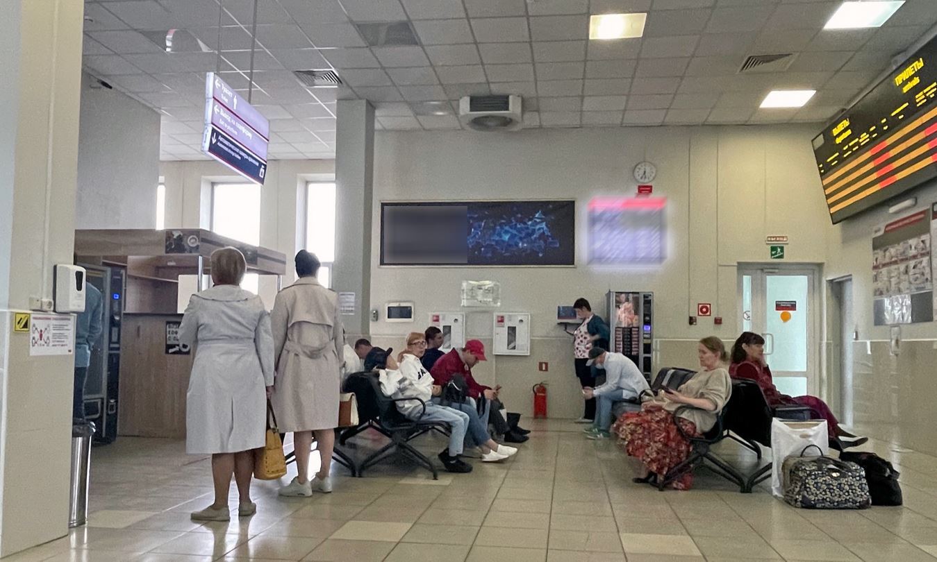 Фотография рекламного носителя, тип: Постер/баннер, адрес: Автовокзал «Владивосток Пассажирский», Алеутская ул., д.2, Владивосток, Приморский край, Россия. Сторона/вариант №873486