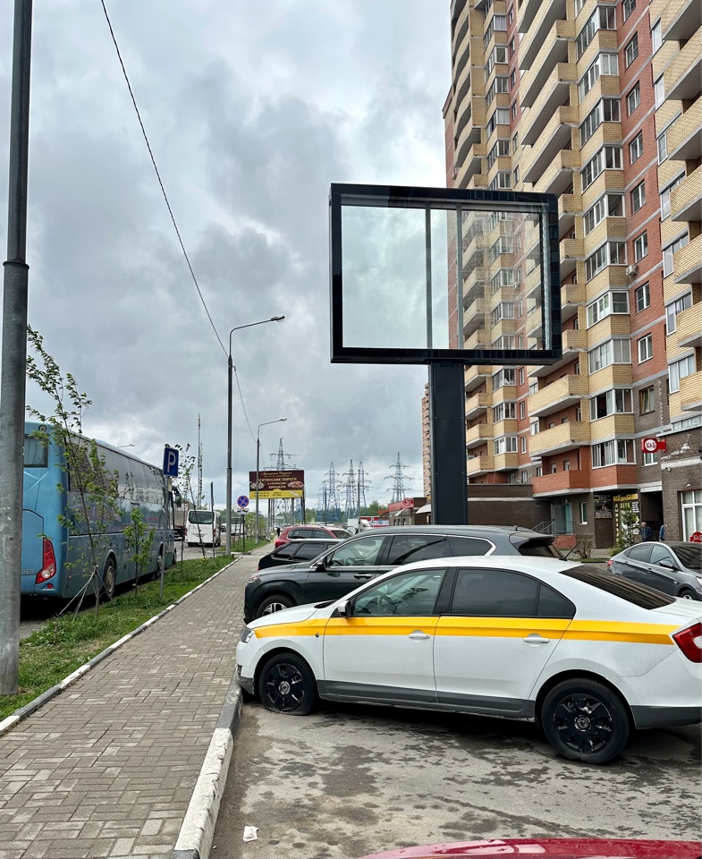 Фотография рекламного носителя, тип: Ситиборд 2.7x3.7, адрес: Нахабинское ш., 280м до поворота на Супонево д., Звенигород, Московская область, Россия. Сторона А1-А5 №295062