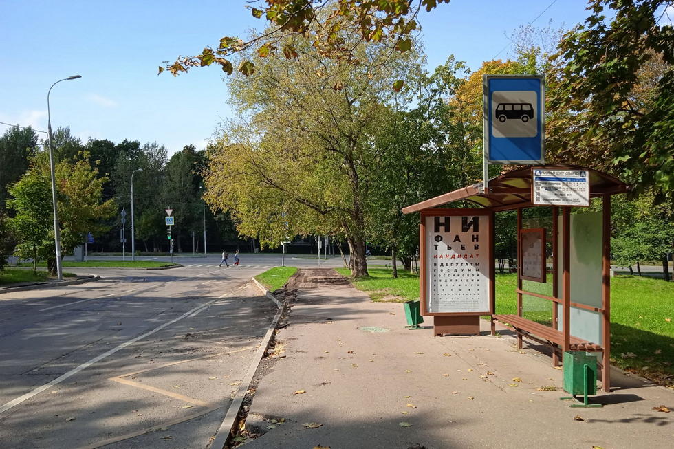 Фотография рекламного носителя, тип: Остановка 1.8x1.2, адрес: Ереванская ул., д.3, Москва, Россия. Сторона А №926207