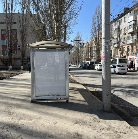 Фотография рекламного носителя, тип: Остановка 1.8x1.2, адрес: Чернышевского ул. Х Провиантская ул., к мосту, Саратов, Саратовская область, Россия. Сторона Б №585968