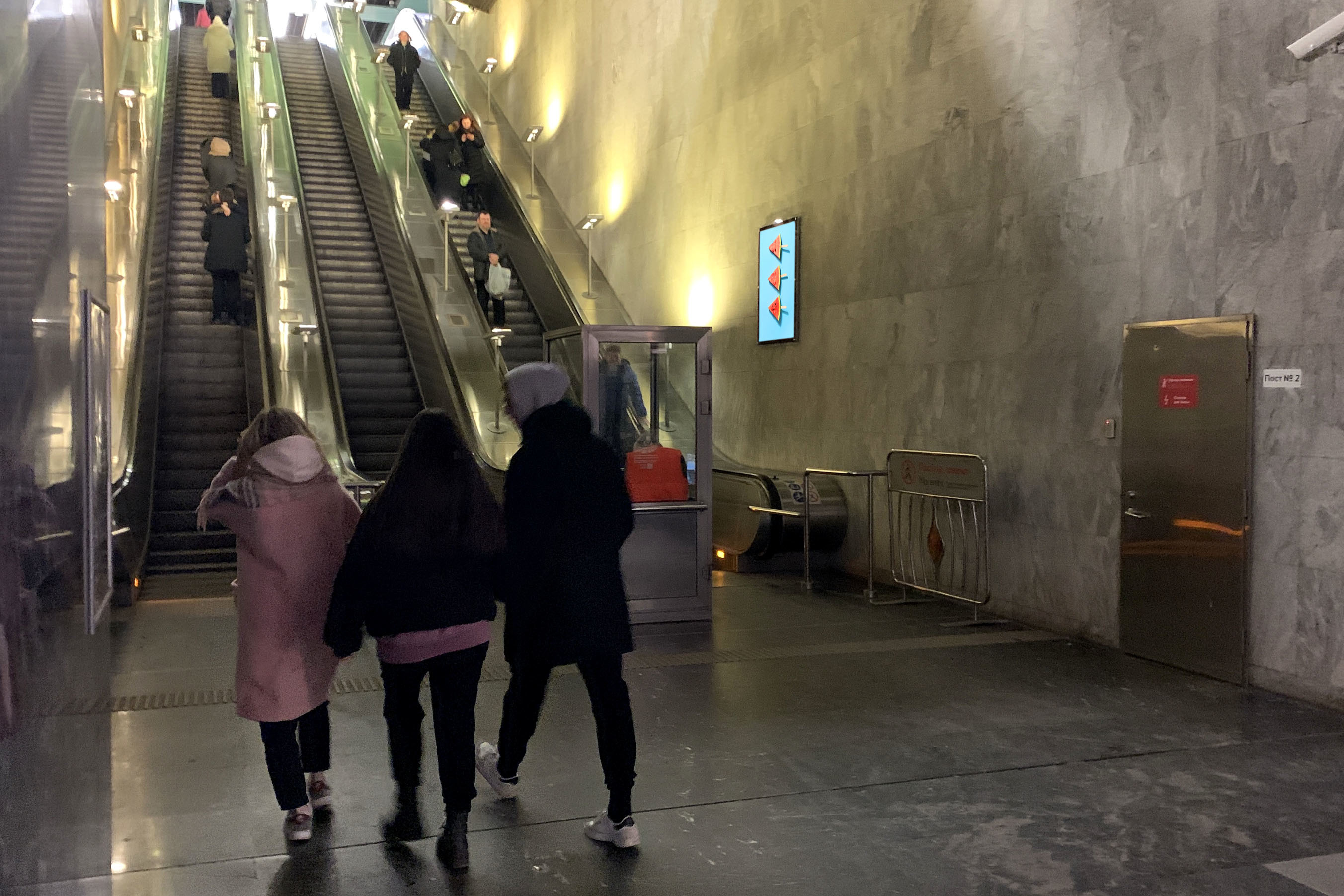 Фотография рекламного носителя, тип: Кристалайт, адрес: Станция метро «Зябликово», линия Люблинско-Дмитровская, Москва, Россия. Сторона/вариант A №1055294