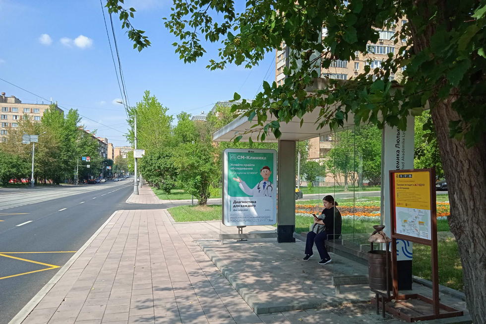 Фотография рекламного носителя, тип: Остановка 1.8x1.2, адрес: Галушкина Бориса ул., д.19, корп.2, поз.1, Москва, Россия. Сторона А №925765