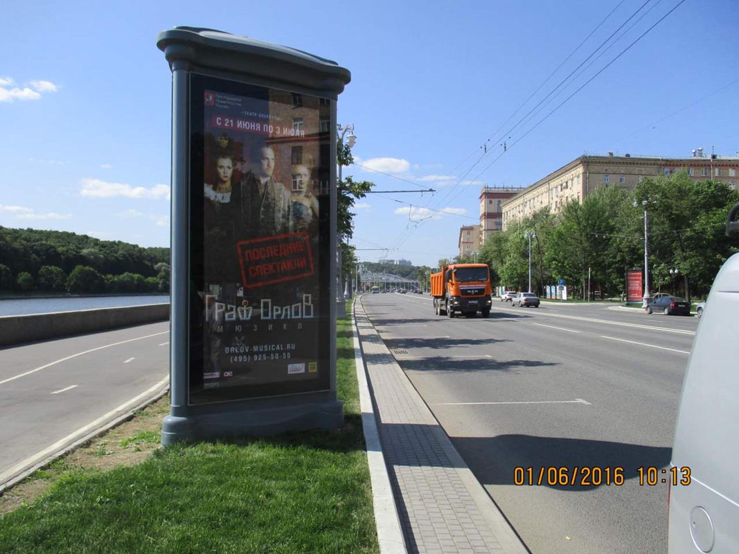 Фотография рекламного носителя, тип: Пиллар 3x1.4, адрес: Фрунзенская наб., д.38/1, Москва, Россия. Сторона B1-B3 №365254