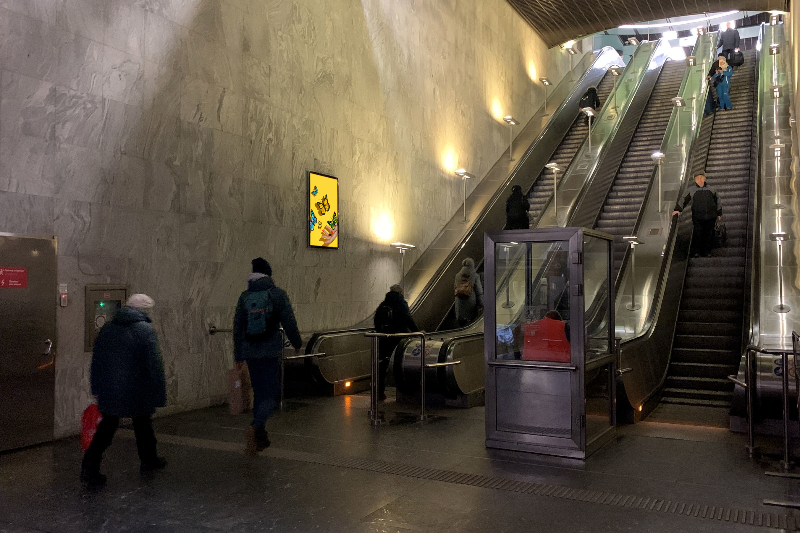 Фотография рекламного носителя, тип: Кристалайт, адрес: Станция метро «Зябликово», линия Люблинско-Дмитровская, Москва, Россия. Сторона/вариант A №1055293