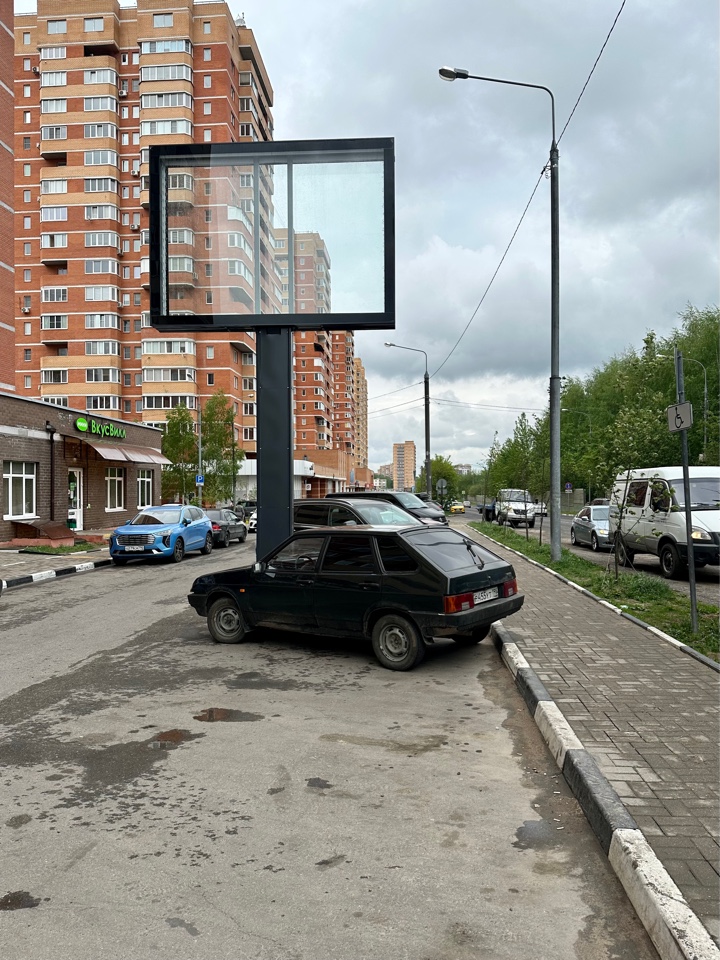 Фотография рекламного носителя, тип: Ситиборд 2.7x3.7, адрес: Нахабинское ш., 280м до поворота на Супонево д., Звенигород, Московская область, Россия. Сторона Б1-Б5 №295063