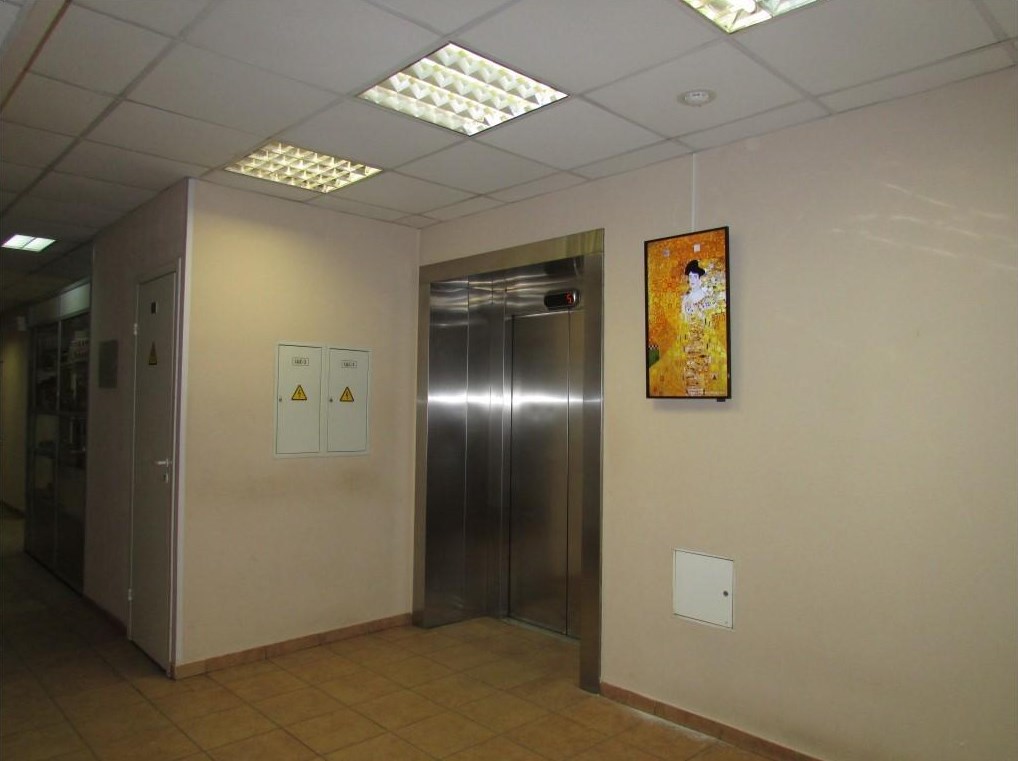 Фотография рекламного носителя, тип: Видеоэкран, адрес: Бизнес-центр «Берег», Непокоренных пр-т., д.17, Санкт-Петербург, Россия. Сторона/вариант A1-A10 №1013100