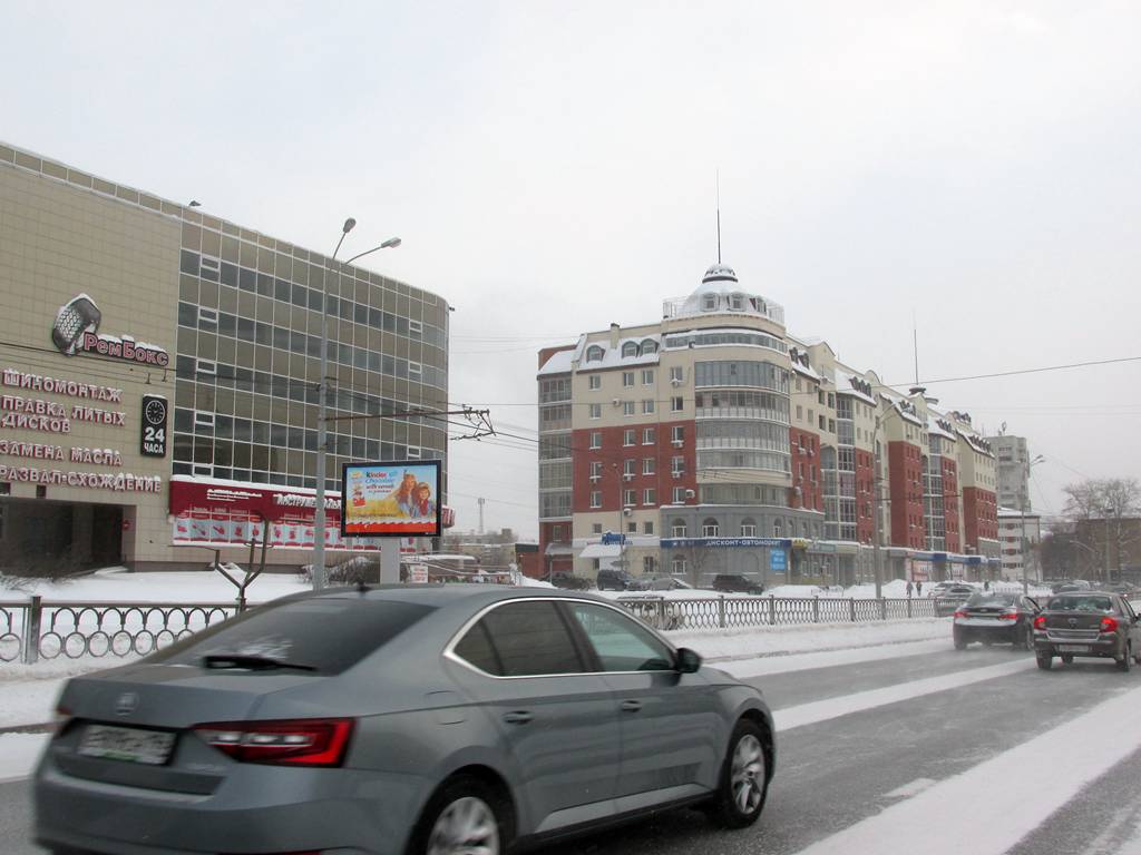 Фотография рекламного носителя, тип: Ситиборд 2.7x3.7, адрес: Космонавтов ул., д.64, Екатеринбург, Свердловская область, Россия. Сторона B №790597