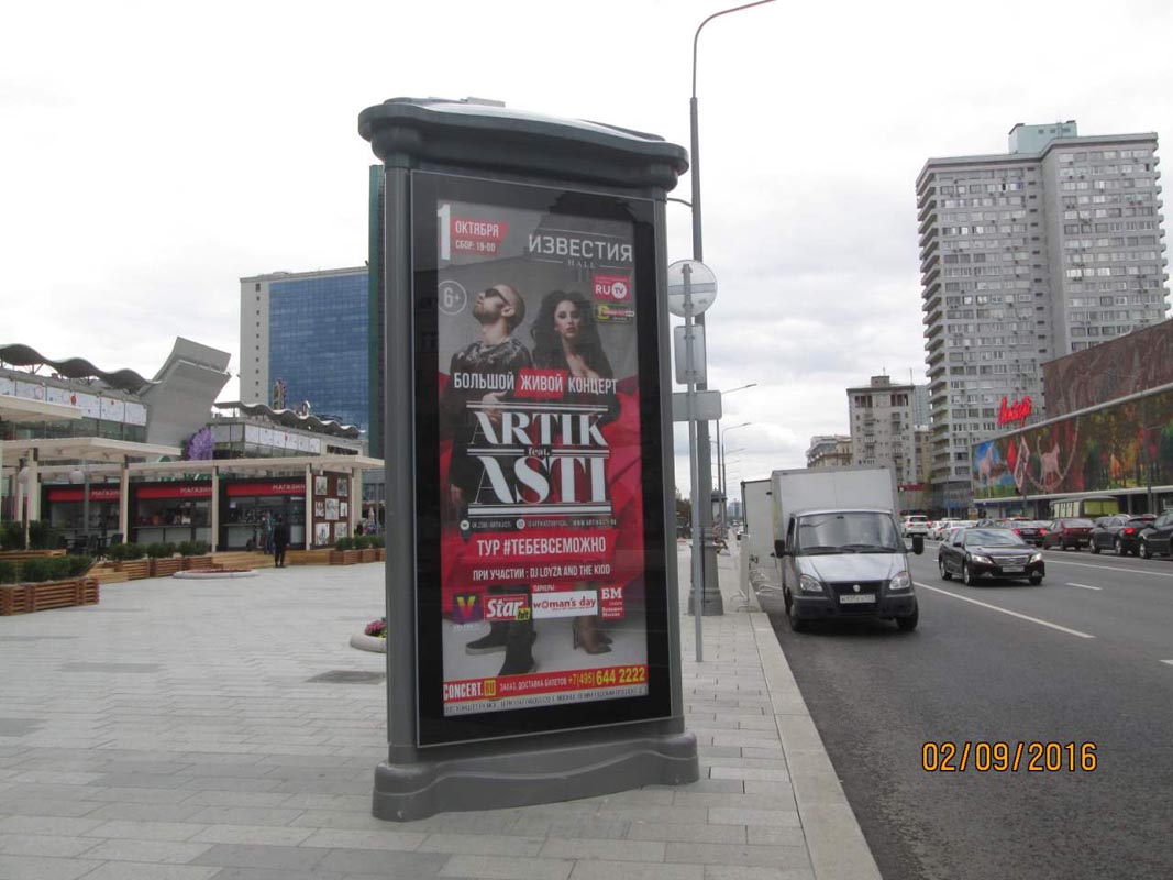 Фотография рекламного носителя, тип: Пиллар 3x1.4, адрес: Новый Арбат ул., д.19, поз.2, Москва, Россия. Сторона B1-В3 №365195