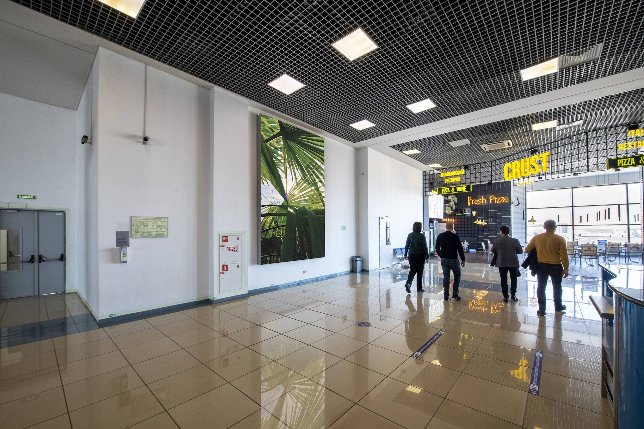 Фотография рекламного носителя, тип: Лайтбокс, адрес: Аэропорт «Международный аэропорт имени В.К. Арсеньева», Владимира Сайбеля ул., д.45, Владивосток, Приморский край, Россия. Сторона/вариант №1042376