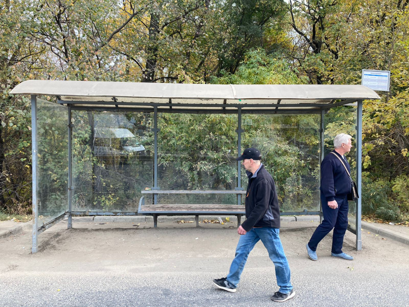 Фотография рекламного носителя, тип: Остановка 1.8x1.2, адрес: Южное ш., ост. Сельхозярмарка, поз.2, Самара, Самарская область, Россия. Сторона A3 №1077921