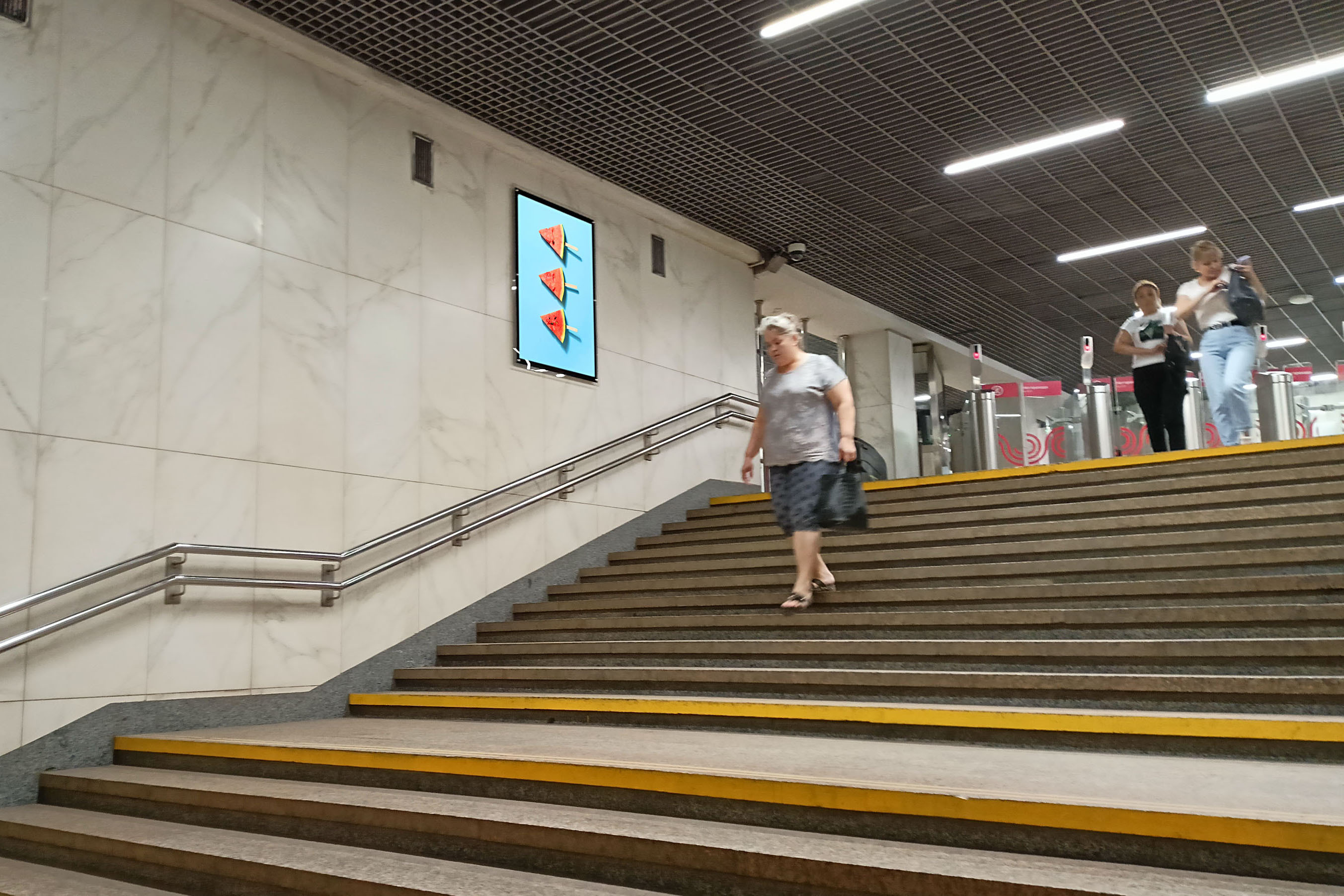 Фотография рекламного носителя, тип: Кристалайт, адрес: Станция метро «Пролетарская», линия Таганско-Краснопресненская, Москва, Россия. Сторона/вариант №1001883