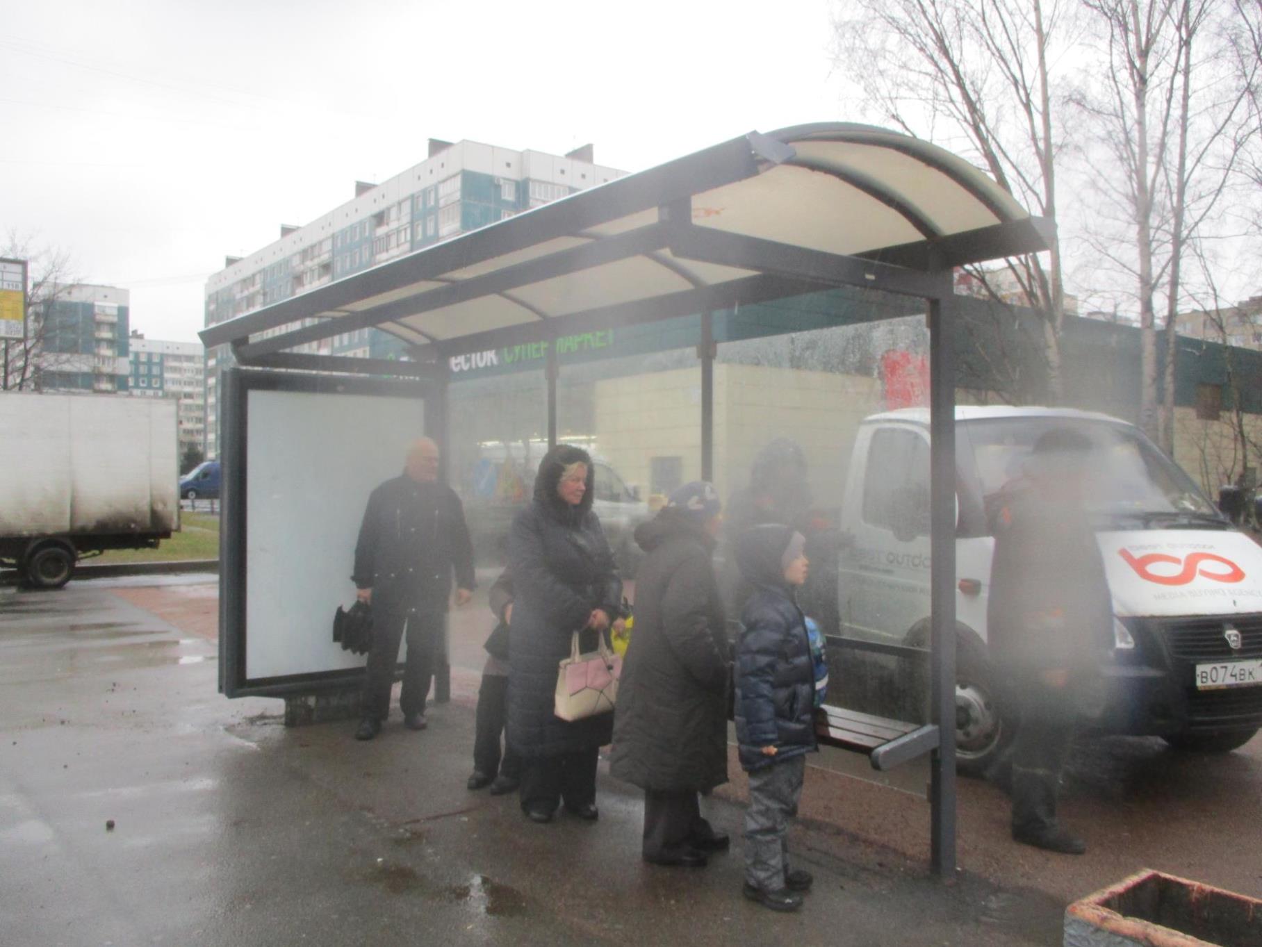 Фотография рекламного носителя, тип: Остановка 1.8x1.2, адрес: Искровский пр-т., д.6, Санкт-Петербург, Россия. Сторона А №811573