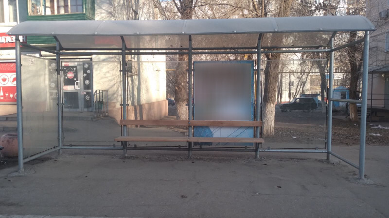 Фотография рекламного носителя, тип: Остановка 1.8x1.2, адрес: Победы пр-т., д. 15В Х Киевская ул., Новокуйбышевск, Самарская область, Россия. Сторона A3 №1081491